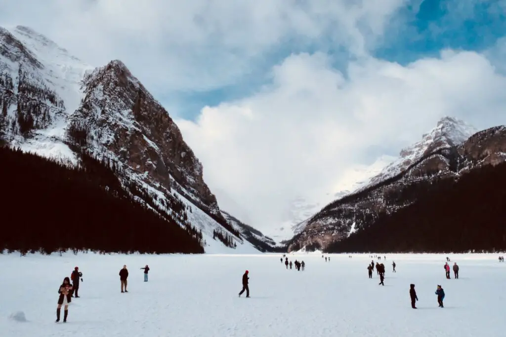 Où patiner sur un lac gelé dans les alpes?